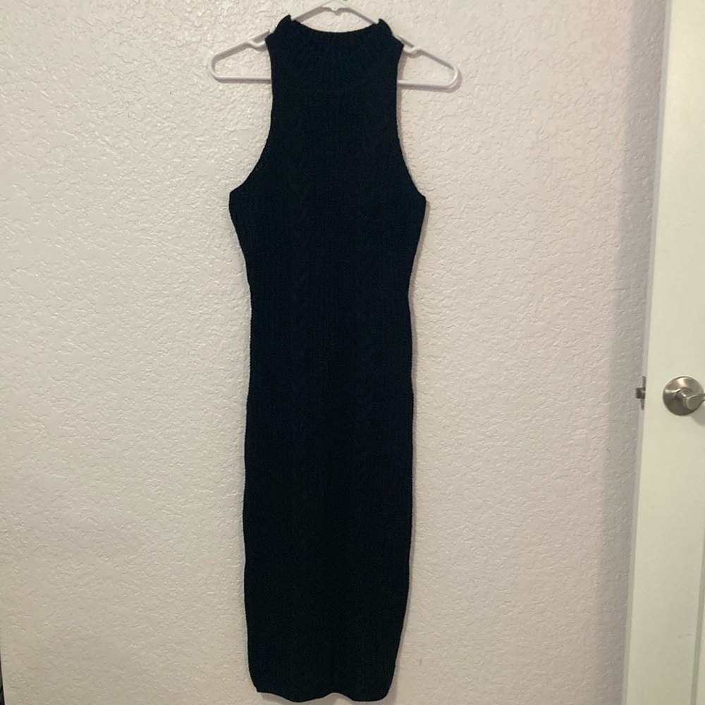 Black Sleeveless Cable Knit Sweater Dress